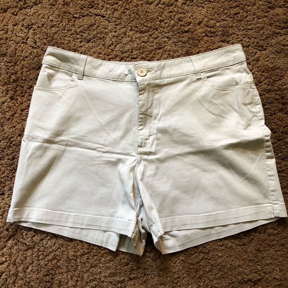 Shorts; size 18 M; Lee brand